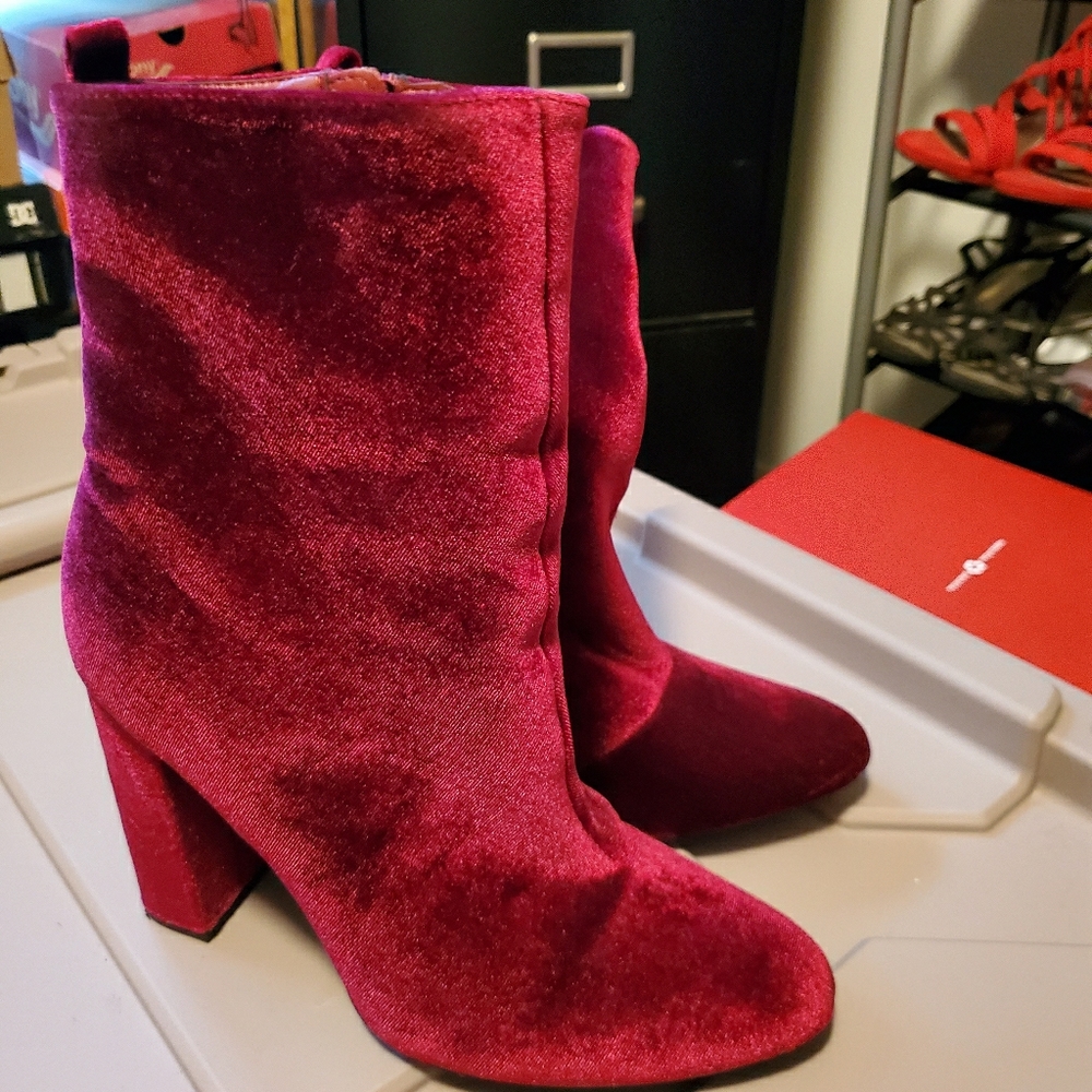Women size 10 Lacee red velvet boots